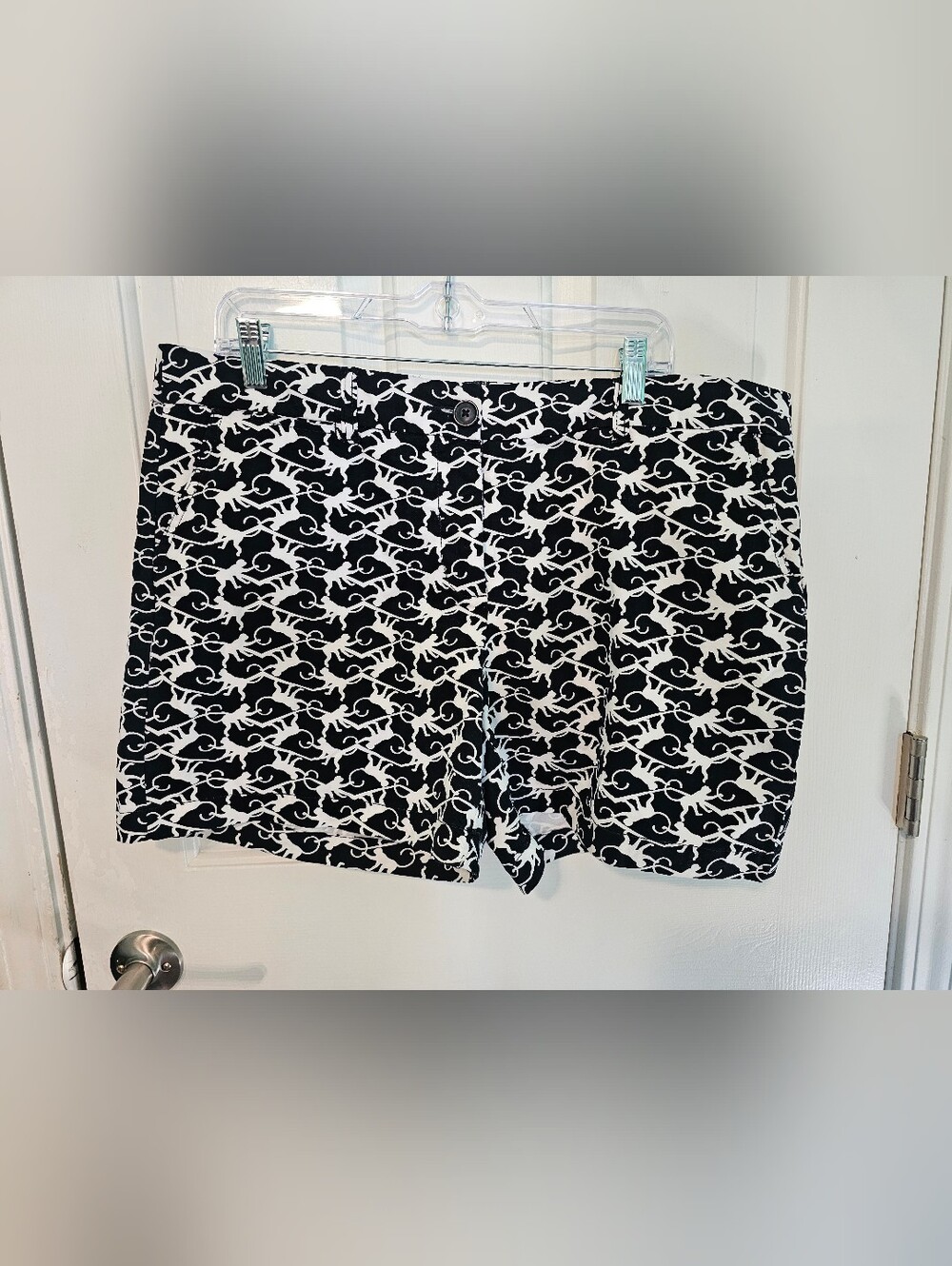 Crown & Ivy Black and White Monkey Print Women’s Shorts Size 16